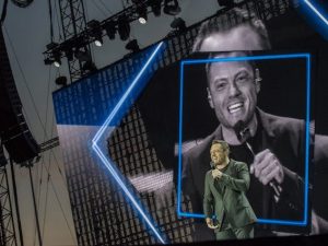 Tiziano Ferro chiude il tour a Firenze e si emoziona: "Non so se merito questo amore"