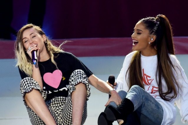 Da Miley Cyrus ad Ariana Grande, i vincitori dei 'Teen Choice Awards 2017'