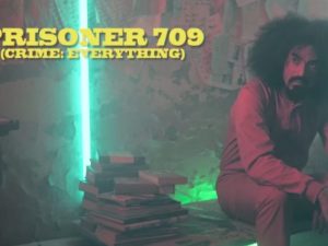Caparezza presenta il video del singolo "Prisoner 709" e mette la musica in prigione