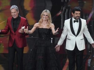 Claudio Baglioni, Michelle Hunziker e Pierfrancesco Favino (LaPresse)