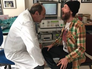 Jovanotti dal medico (via Instagram)