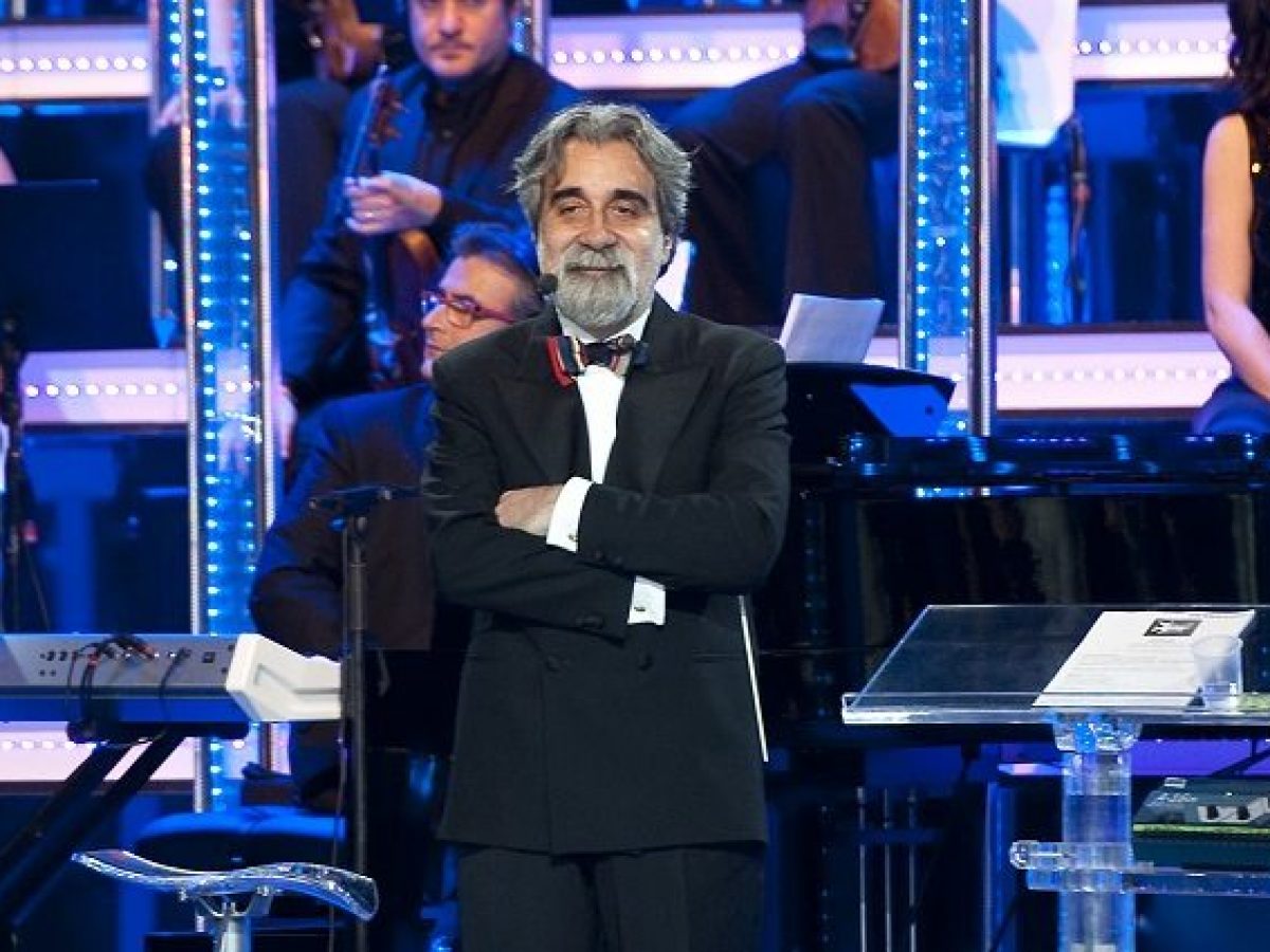 Dirige L Orchestra Il Maestro Beppe Vessicchio