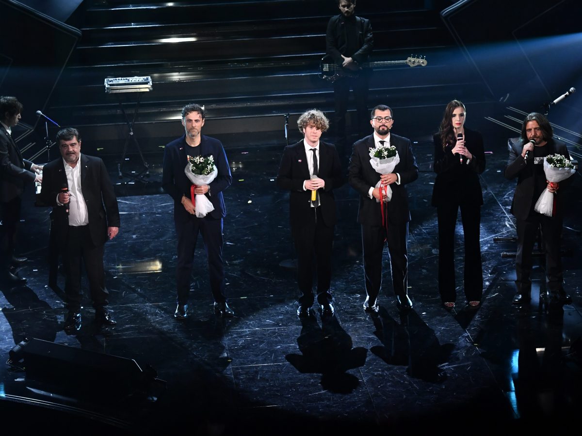 Lo Stato Sociale torna a Sanremo 2021 con Combat Pop il video e il testo della canzone Lo Stato Sociale torna a Sanremo 2021 con Combat Pop il video e il testo della canzone
