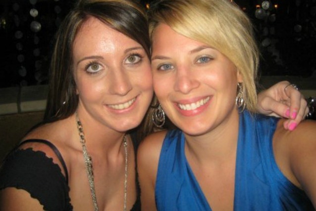 Jena Marie Furlong (a sinistra), Gina Zammit (a destra)