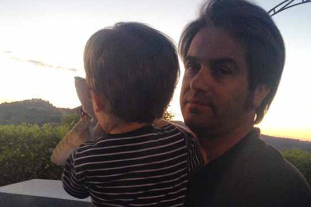 Patrick Pugliese e il figlio Leone coinvolti in un incidente stradale, stanno bene