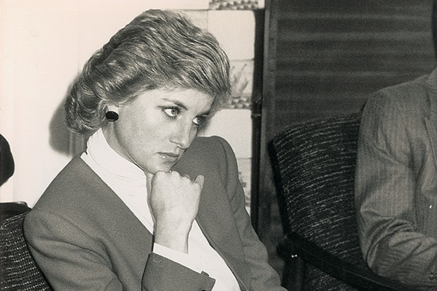 Libro shock sulla vita sessuale di Lady Diana: "Ebbe amanti fin dalla nascita di Harry"