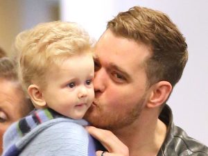 Buone notizie per Michael Bublé: "Il figlio Noah avrebbe sconfitto il cancro"