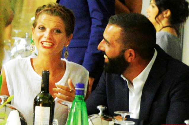 "Alessandra Amoroso sposa Stefano Settepani, nozze su una spiaggia del Salento"