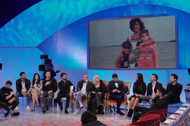 La famiglia di Claudio gli si stringe intorno, e si fa fatica a contenere le lacrime