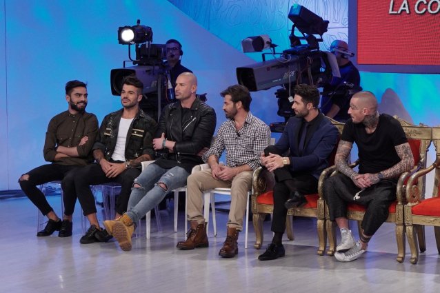 Tina Cipollari accoglie Claudio D'Angelo con ironia: "Che scelta sofferta!"
