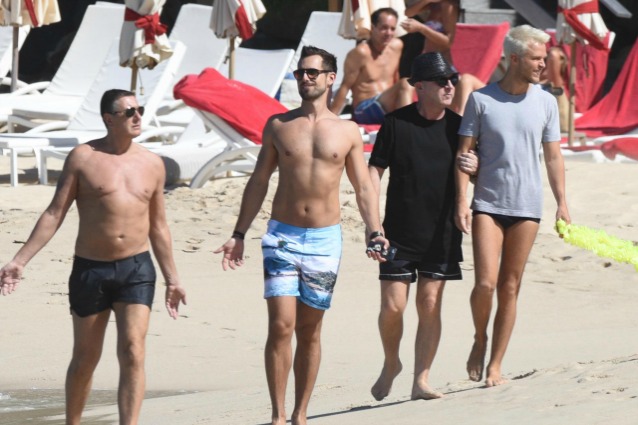 Dolce e Gabbana inseparabili anche con i nuovi compagni: gioco di coppie ai Caraibi