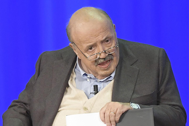 Lo sfogo di Costanzo: “Maria data per ammalata, io in fin di vita. Siete fuori luogo”
