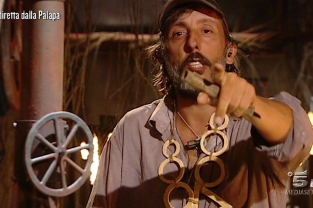 Massimo: "Sono attratto da Alessia, è l'orgia dei famosi"
