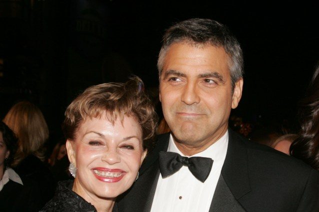 La mamma di Clooney conferma che Amal è incinta: "Siamo estremamente felici"