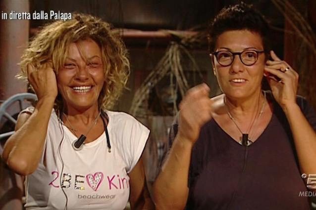 Raz Degan fa coming out al posto di Eva e Imma: “Siete una coppia e vi amate, vi ammiro”