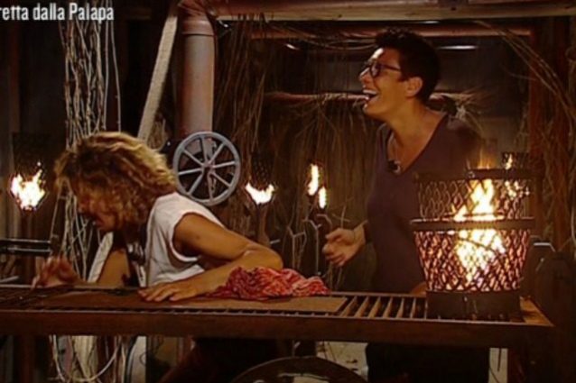 Imma Battaglia fa una sorpresa a Eva Grimaldi e va all'Isola, Raz dovrà occuparsi di lei