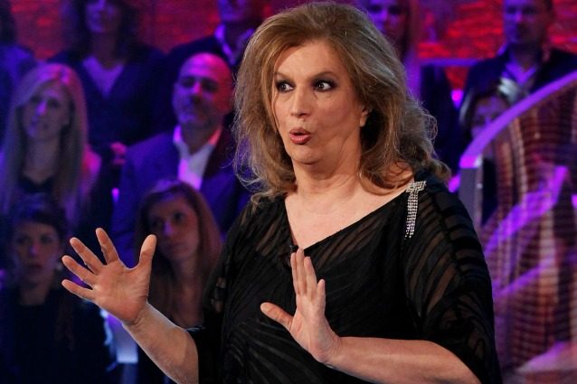 Iva Zanicchi: "Io rapinata in casa 7 volte, non dormo più. Ma non sparerei mai a un ladro"