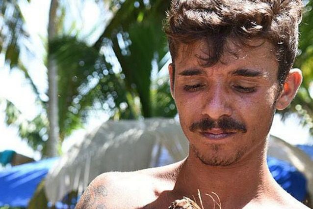 Isola 2017, Moreno chiede ai naufraghi di parlare bene di lui: "Aiutatemi a non uscire"