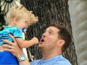Il figlio di Michael Bublé sta sempre meglio, parla lo zio di Noah: “Un miracolo di Dio”