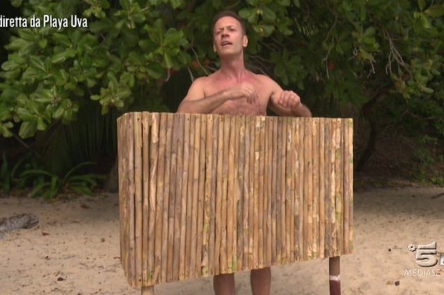 Rocco Siffredi torna all'Isola dei Famosi 2017, ed è subito Playa Desnuda