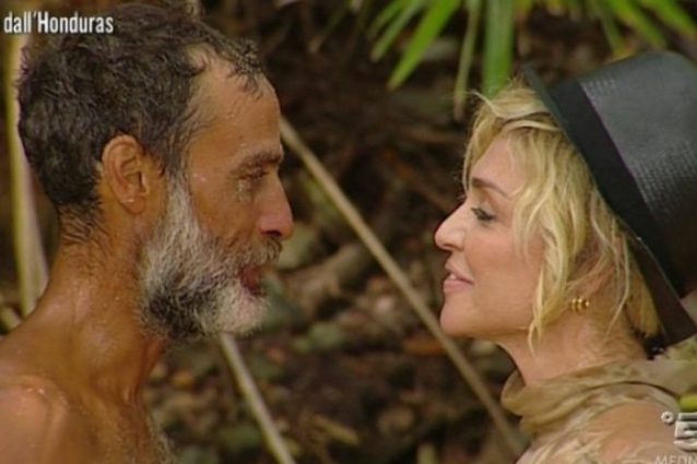 Raz Degan finalista all'Isola, la Barale lo segue da casa: "Sono orgogliosa di te"