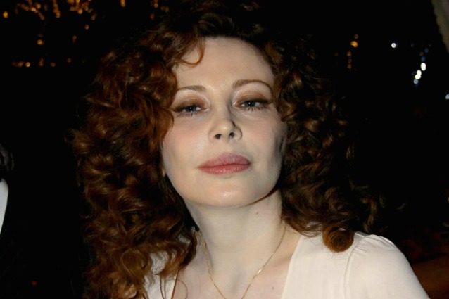 Francesca Dellera dall'amore con Prince al rifiuto del gossip: "Selfie e social? Orribili"