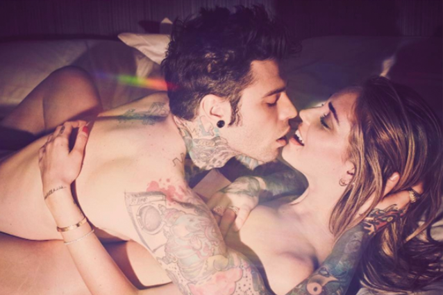 Si grida alla rottura tra Fedez e la Ferragni, ma lui smentisce con un messaggio d’amore