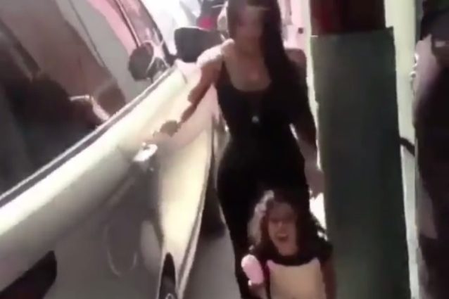 La figlia di Kim Kardashian ha 3 anni e le idee chiare, urla infuriata ai paparazzi: "No foto!"