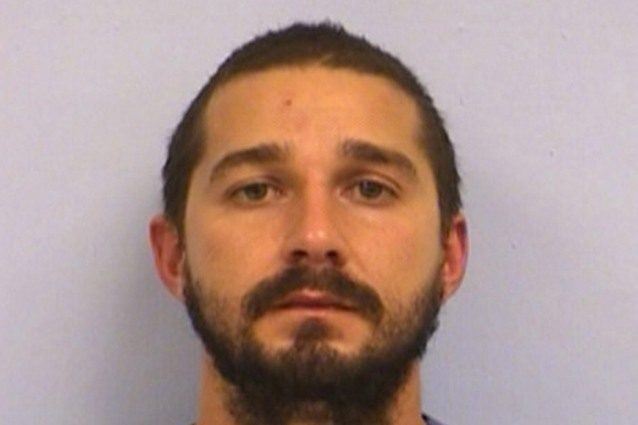 Nuovo arresto per Shia LaBeouf: "Urlava oscenità di fronte a un bambino ed era aggressivo”