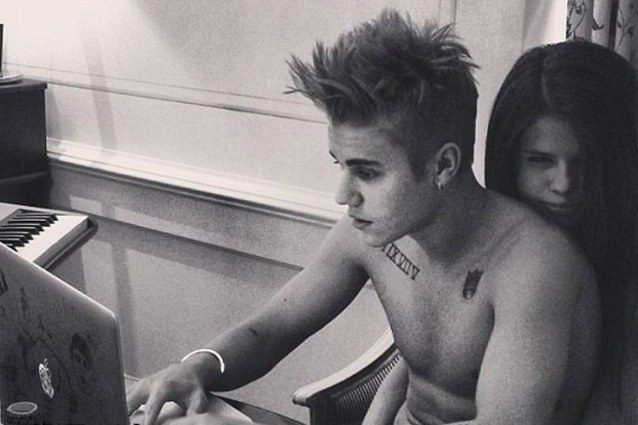 Instagram, Justin Bieber nudo sul profilo di Selena Gomez