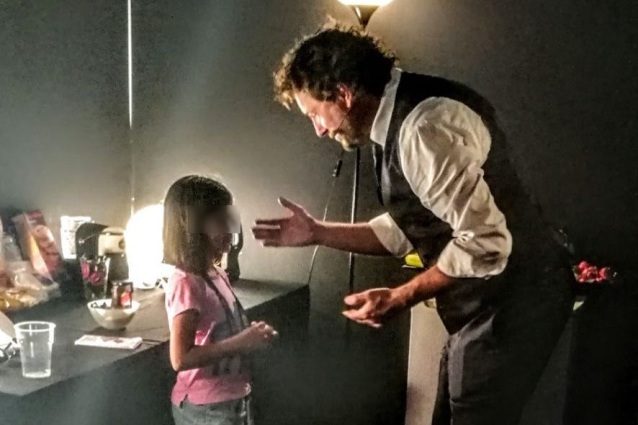 I papà vip rispondono a Pieraccioni sulle pedate ai figli: “Calci e sculacciate non servono”