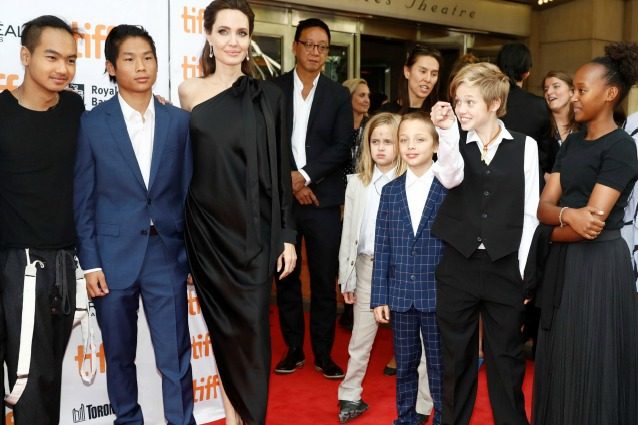Angelina Jolie: "Il divorzio da Pitt è doloroso, nessuno mi è stato vicino come i miei figli"