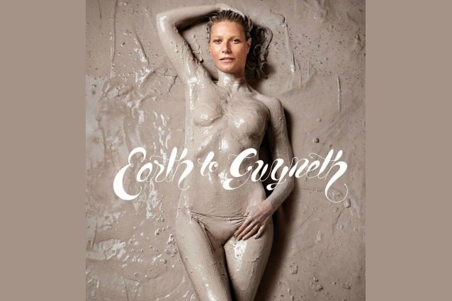 Gwyneth Paltrow in topless e coperta di fango, così l'attrice lancia la sua rivista