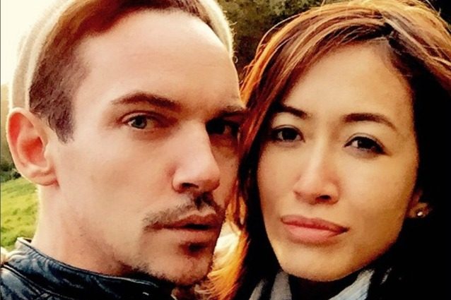 Dramma Jonathan Rhys-Meyers: la compagna subisce un aborto, lui si ubriaca per il dolore