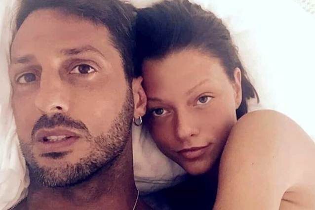 Fabrizio Corona sfiora la rissa davanti ad una discoteca a Milano Fabrizio Corona sfiora la rissa davanti ad una discoteca a Milano