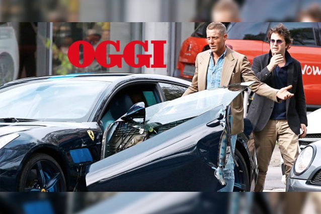 Lapo Elkann distrugge la sua Ferrari aprendo la portiera