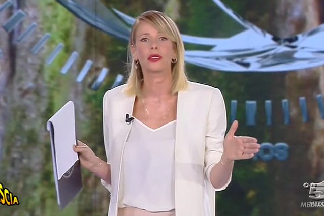 Striscia attacca Alessia Marcuzzi anche nel giorno della finale, questo è accanimento