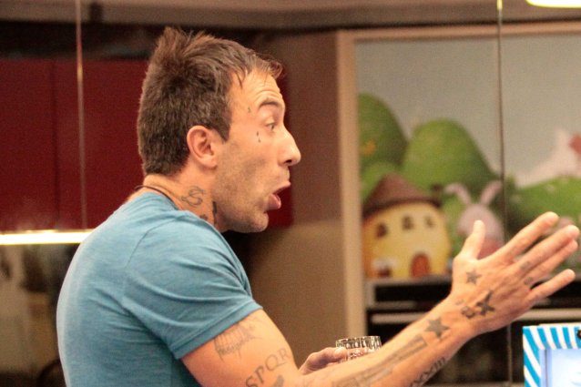 GF news, l’incredibile gesto d’amore di Filippo Contri: un tatuaggio per Lucia GF news, l’incredibile gesto d’amore di Filippo Contri: un tatuaggio per Lucia