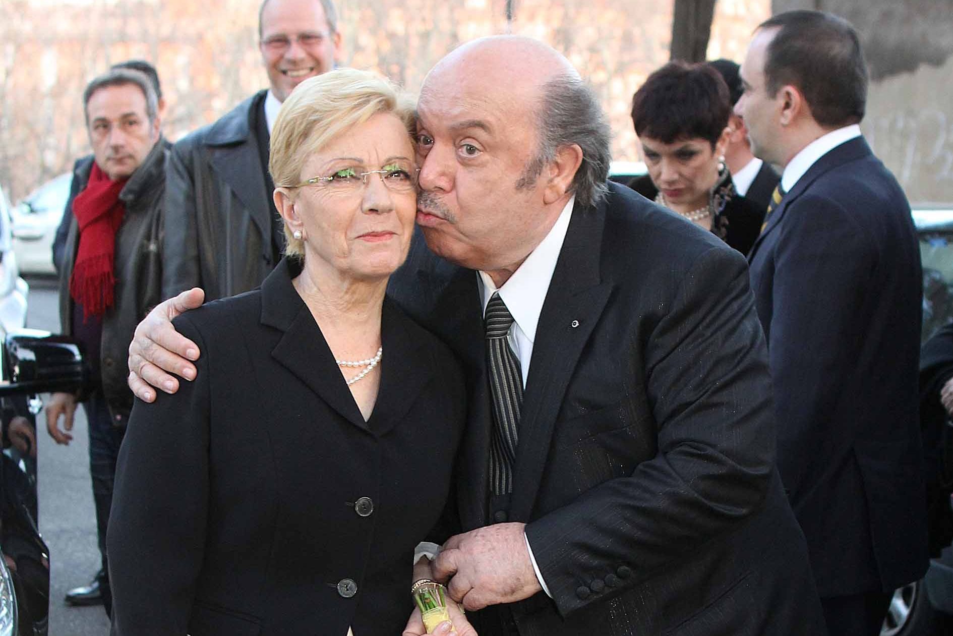 La Moglie Di Lino Banfi E Ancora Viva