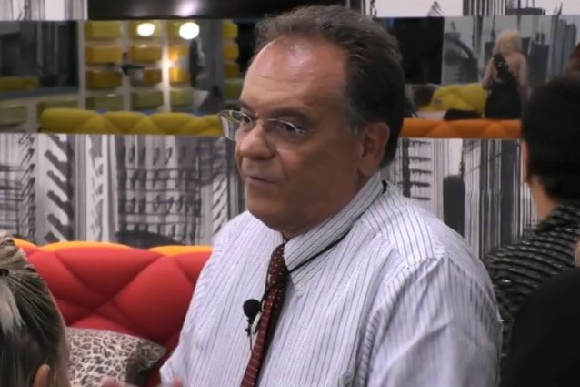 Francesco Monte e la frase ‘omofoba’ al GF Vip: ‘Bacio con la lingua tra donne? Mi fa vergognare’. Ecco la scena piccante tra le due donne del GF VIP che non gli è piaciuta