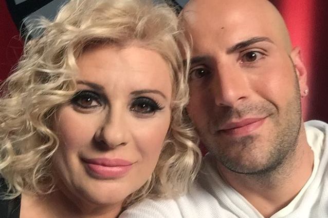 Comincia "Pechino Express", le ovazioni sono per Tina Cipollari ed è subito show