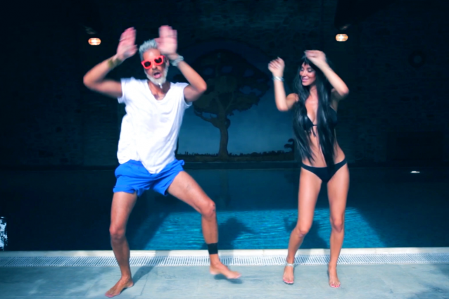 Gianluca Vacchi 'Mr Enjoy': la parodia di Giovanni Vernia
