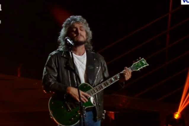 Sergio Assisi commuove imitando Pino Daniele: "Il mio è un omaggio a Napoli e all'artista"