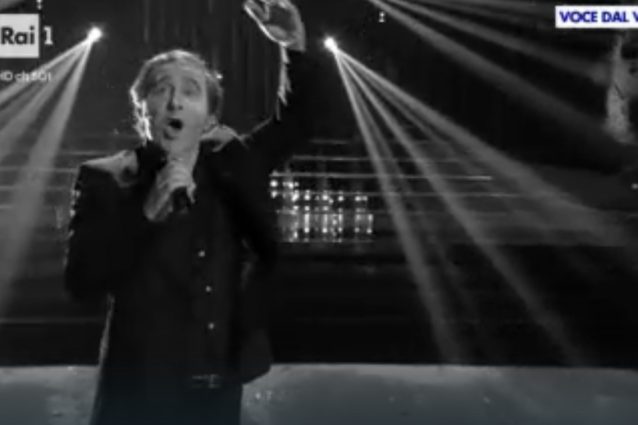 Manlio Dovì imita Charles Aznavour e canta "Lei"