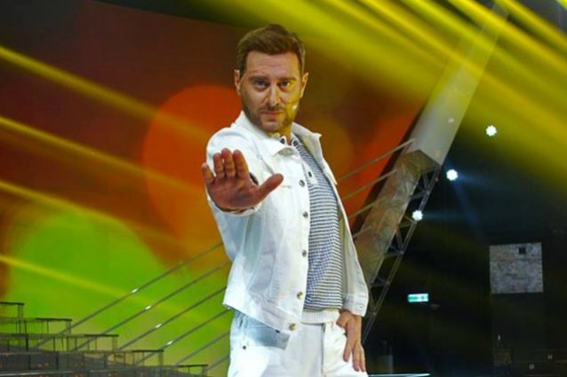 Enrico Papi fa Justin Timberlake, è l'erede di Cirilli