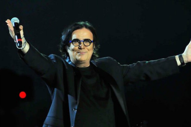 Renato Zero e il trionfo del concerto in tv, le reazioni dei sorcini: "Unico, inimitabile"