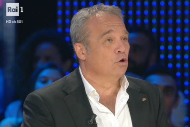 Dopo Rovazzi, Amendola attacca J-Ax e Fedez: "Mai visto il video della loro canzone"