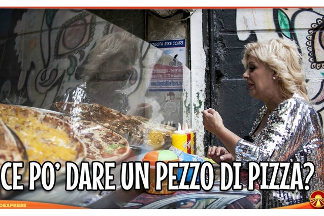 Tina Cipollari vamp anche a Pechino Express, non rinuncia ai tacchi e pensa solo al cibo