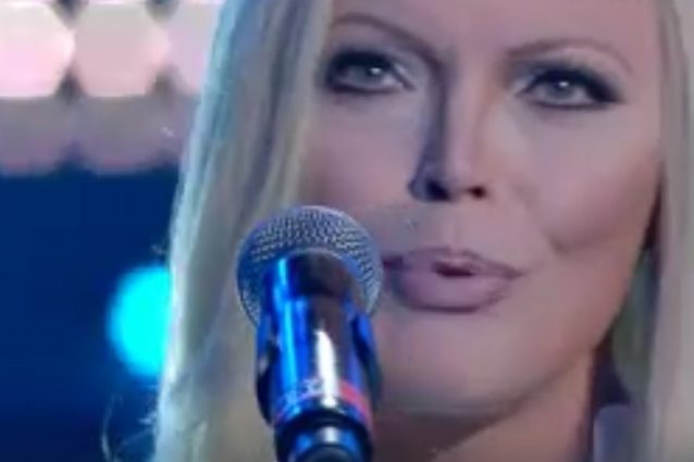 Vittoria Belvedere imita Patty Pravo e canta "Ragazzo triste"
