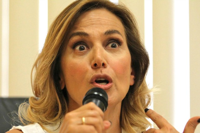 Protesta in diretta a Domenica Live, un intruso interrompe lo show di Barbara D'Urso
